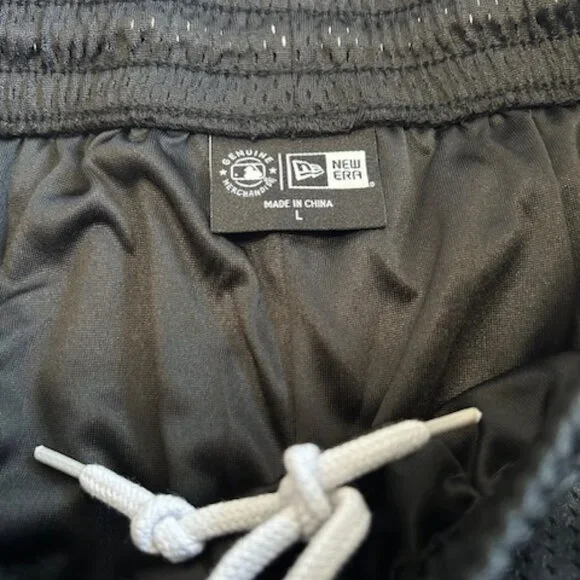 San Francisco Giants Team Shorts by New Era - Picture 4 of 5